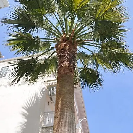 Dioni شقة فندقية *